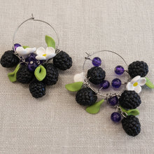 Lataa kuva Galleria-katseluun, Karhunvatukka-korvakorut, Daughter Of The North