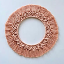 Lataa kuva Galleria-katseluun, Makrameekranssi Daalia- tarvikepaketti