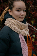 Lataa kuva Galleria-katseluun, Digineuleohje Dippi-huivi