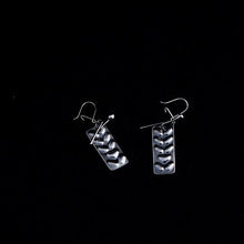 Lataa kuva Galleria-katseluun, Neuleystävä korvakorut