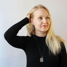 Lataa kuva Galleria-katseluun, Neuleystävä riipus