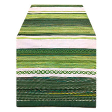 Lataa kuva Galleria-katseluun, Pohjois-Pohjanmaan mallilla kudottu vihreä-sävyinen räsymatto