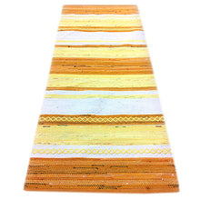 Lataa kuva Galleria-katseluun, Pohjois-Pohjanmaan mallilla kudottu keltasävyinen räsymatto