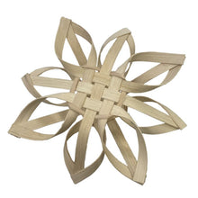 Lataa kuva Galleria-katseluun, Punottu rottinkitähti