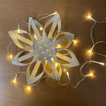 Lataa kuva Galleria-katseluun, Punottu rottinkitähti